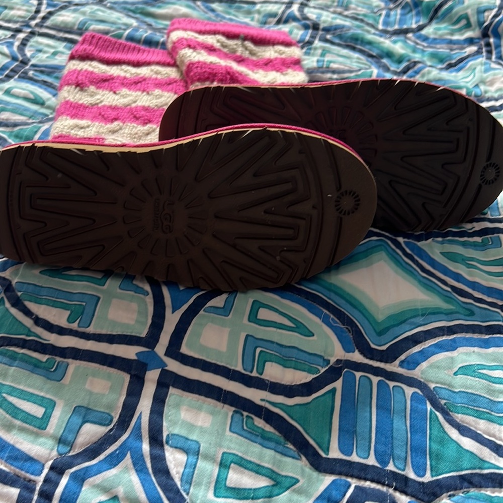 Women’s UGG Boots - Picture 2 of 4